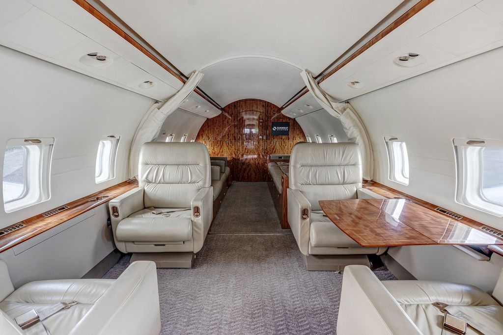 Bombardier Challenger 604 empty leg